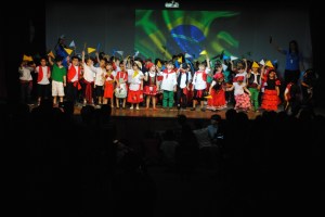 Culminacia-do-clube-de-pesquisa-e-feira-do-livro-EI-2016-11-12-FT-217 ????????????????????????????????????