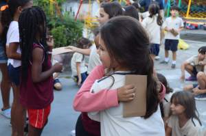 por um mundo melhor 2025