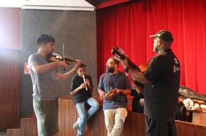 Doaçao de Instrumentos para Orquestra da Grota