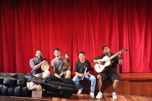 Doaçao de Instrumentos para Orquestra da Grota