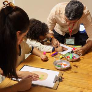 Famílias acompanham apresentações dos alunos durante a Student-Led Conference no GayLussac